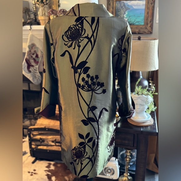 NWOT Grace Chuang Elegant Floral Embroidered Jacket. Size Small. - Picture 5 of 6